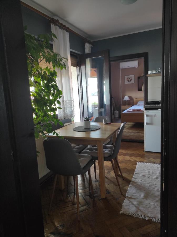 Hostelche Guest House Semendire Dış mekan fotoğraf
