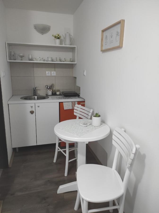 Hostelche Guest House Semendire Dış mekan fotoğraf