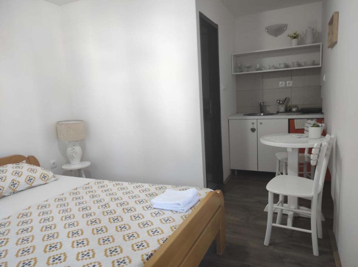 Hostelche Guest House Semendire Dış mekan fotoğraf