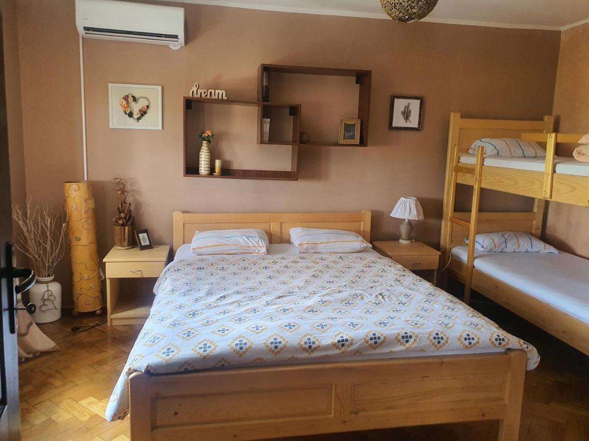 Hostelche Guest House Semendire Dış mekan fotoğraf