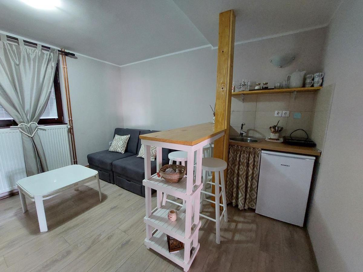 Hostelche Guest House Semendire Dış mekan fotoğraf