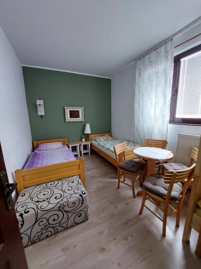 Hostelche Guest House Semendire Dış mekan fotoğraf