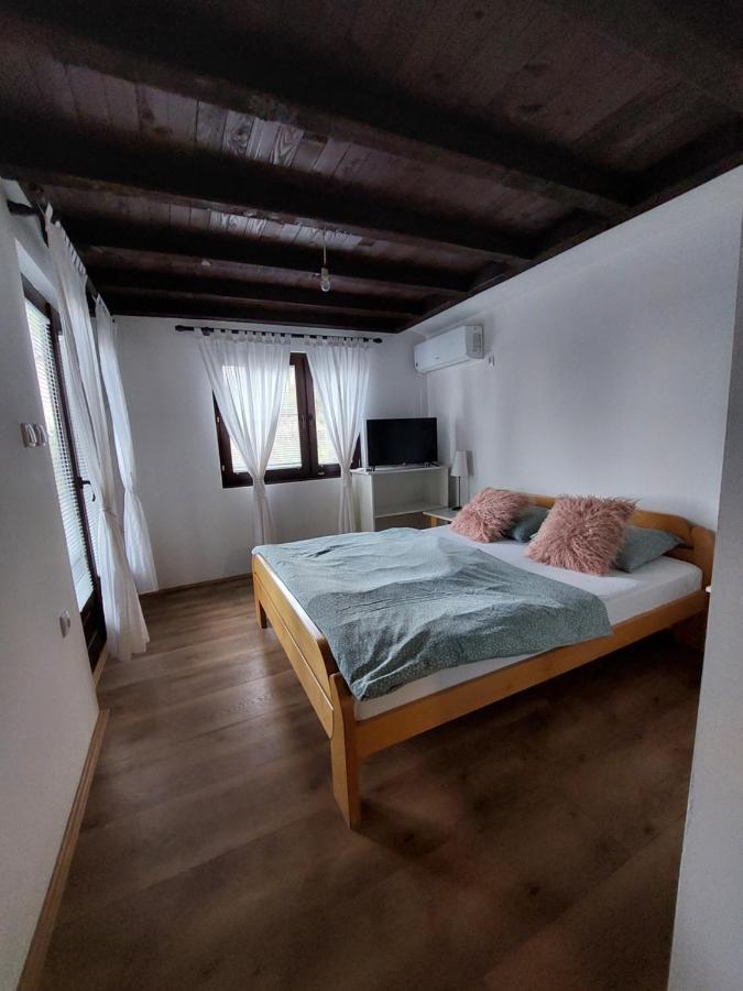 Hostelche Guest House Semendire Dış mekan fotoğraf