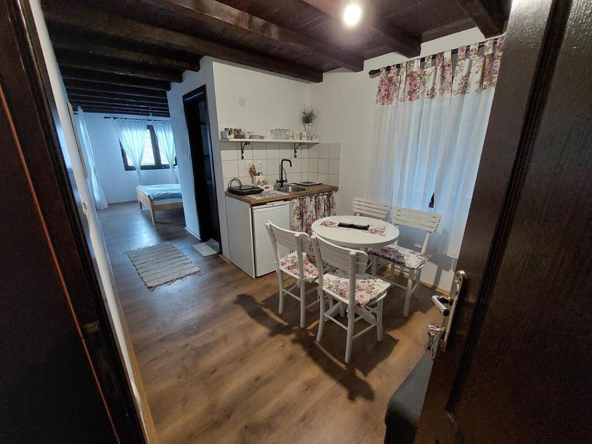 Hostelche Guest House Semendire Dış mekan fotoğraf