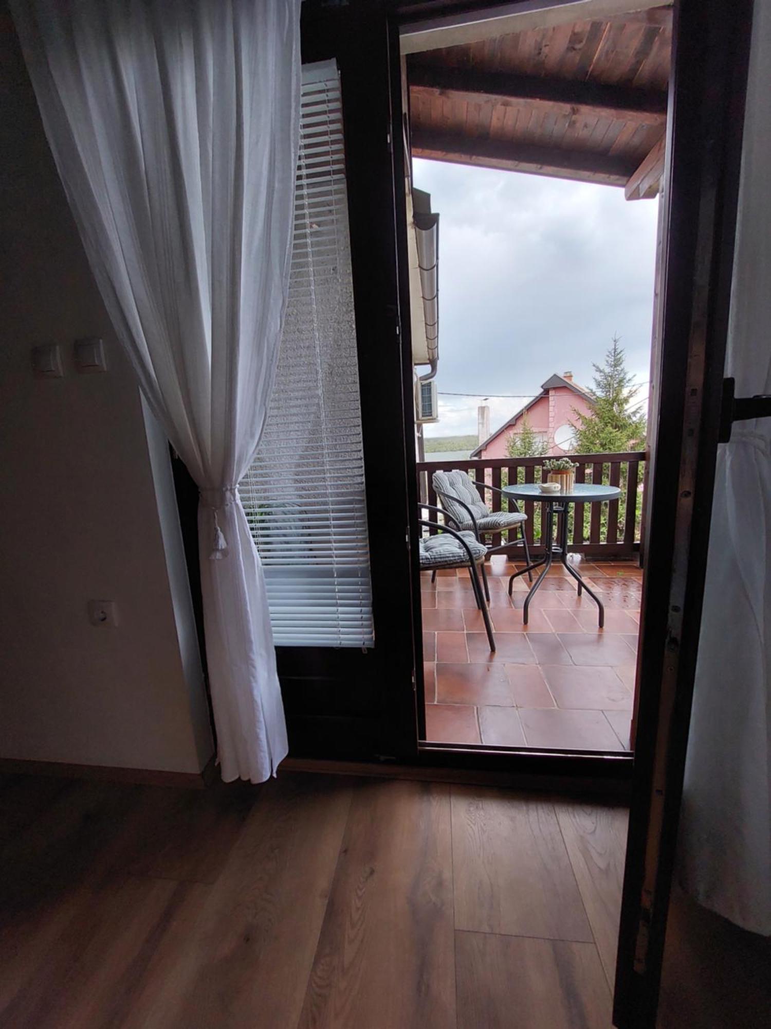 Hostelche Guest House Semendire Dış mekan fotoğraf