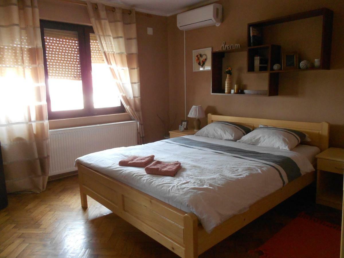 Hostelche Guest House Semendire Dış mekan fotoğraf