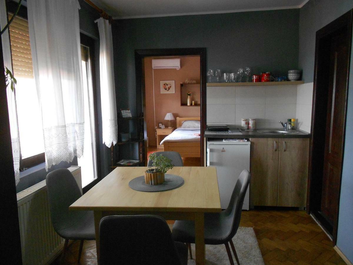 Hostelche Guest House Semendire Dış mekan fotoğraf